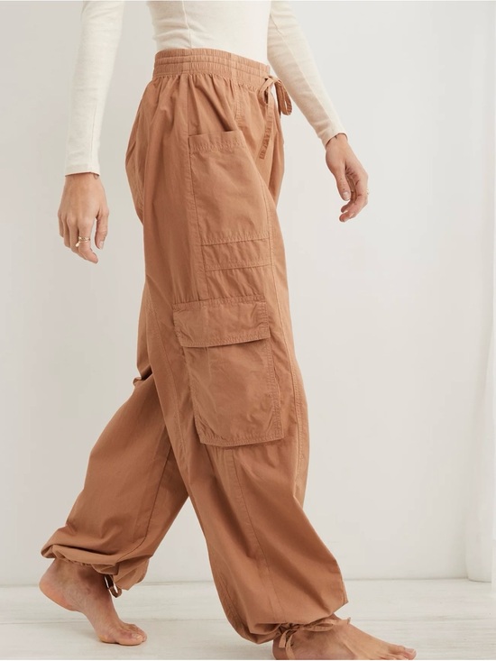 aerie Pants - Aerie High Waisted Go-For-It Baggy Cargo Pants Carmel Brown
Women’s size S NWT